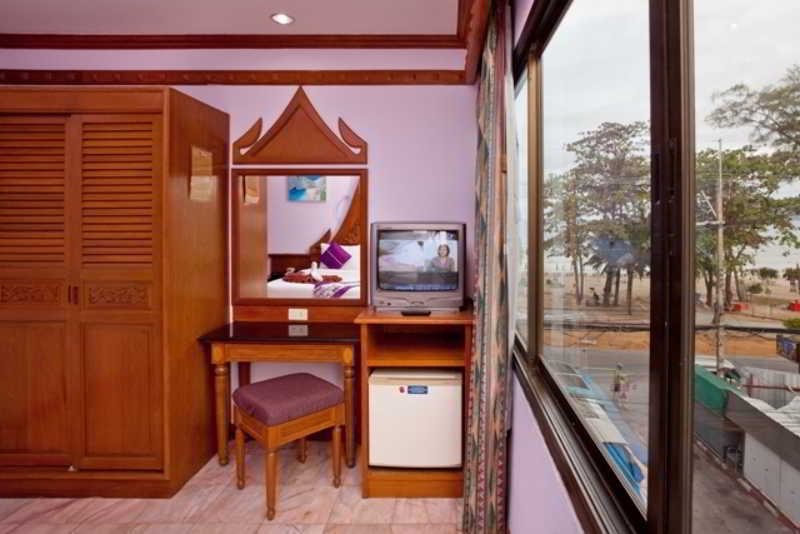 Patong Beach Bed And Breakfast Экстерьер фото