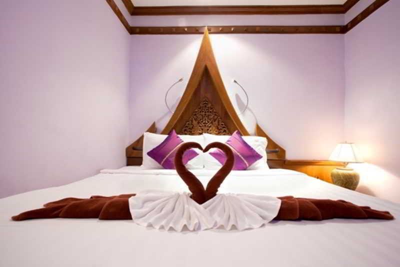 Patong Beach Bed And Breakfast Экстерьер фото